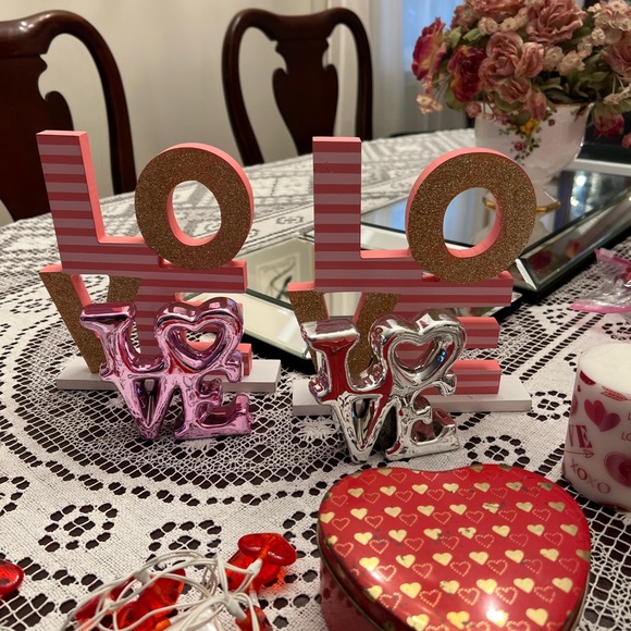 Valentine’s Day decorations - Picture 1 of 16